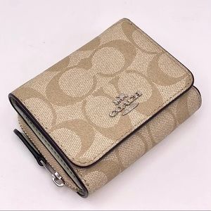 Small Trifold Wallet In Signature Canvas Coach NWOT